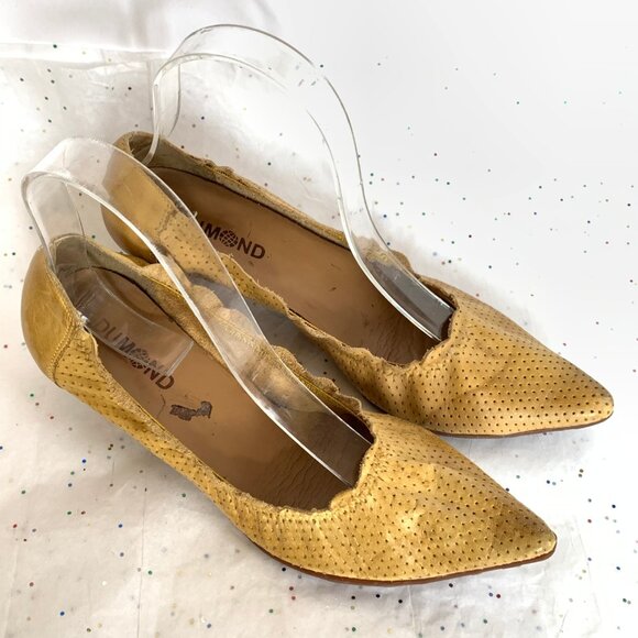Dumond Yellow Perforated Y2K Elasticized Pointed toe Pumps Kitten Heels - Sz 6 - Picture 3 of 16